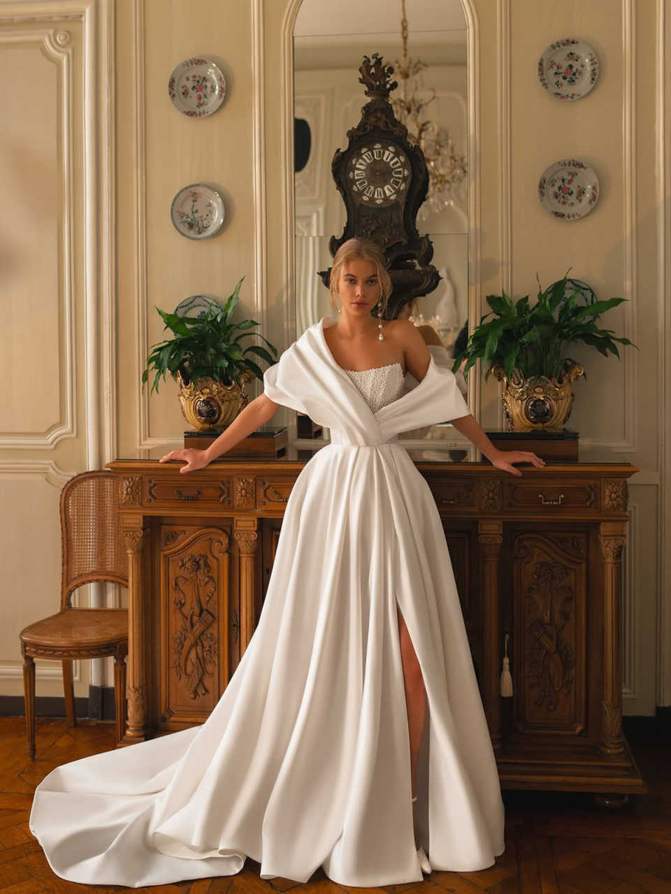A Line Wedding Dresses Off Shoulder Pearls Beading Top Bridal Gowns Sexy Side Split Birde Dress Customized