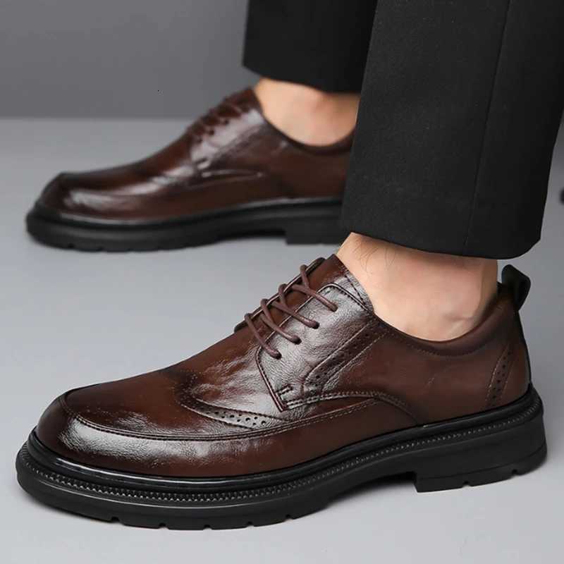 Men Brogue Leather Casual Shoes Luxury Brand Soft Mens Sneakers Breathable Moccasins Mens Walking Wedding Shoes Mens Shoes W250716