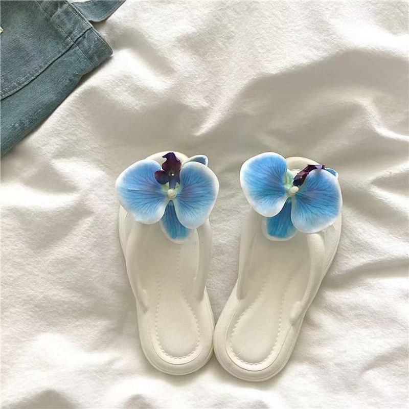 Fashionable Indoor/Outdoor Sandal Style Slippers Made from Lightweight Material