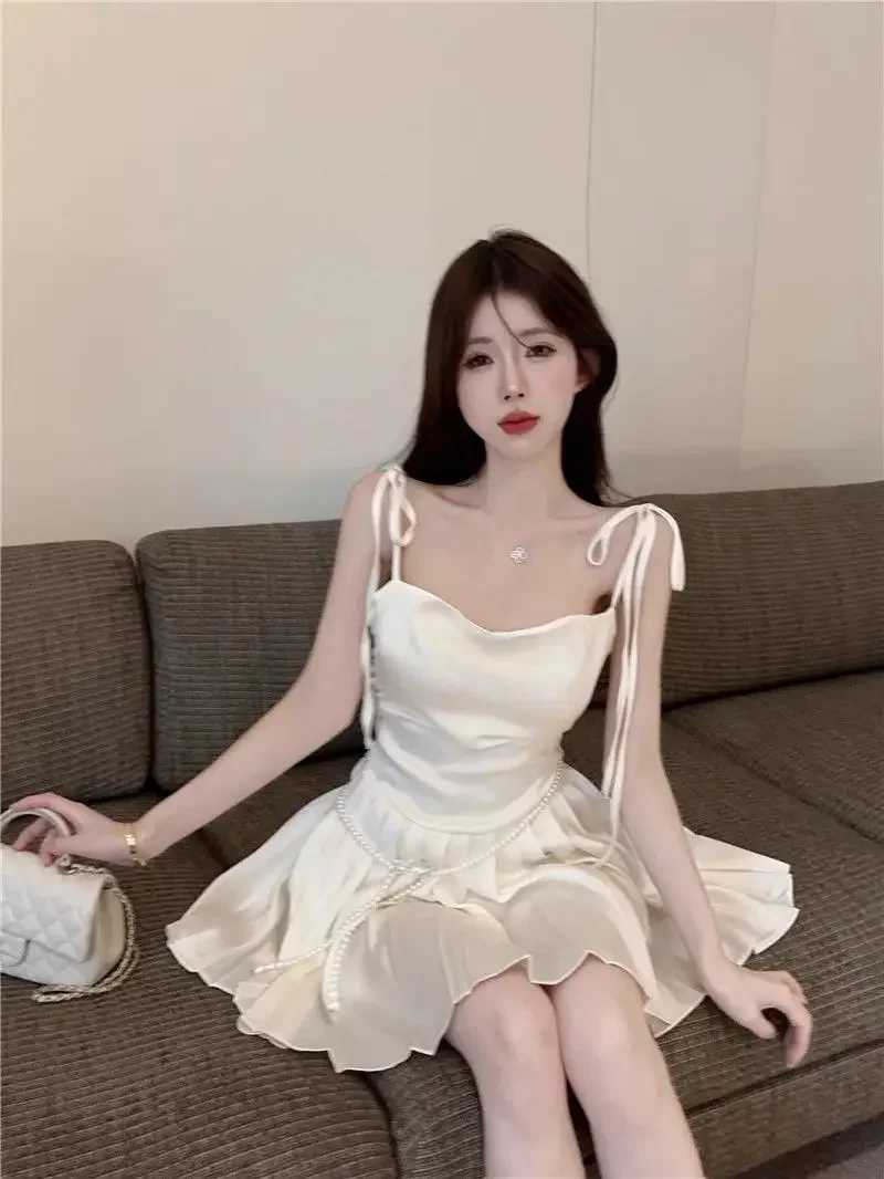 2025 Summer Women New Style Temperament Solid Color Slim Fashion Design High End Short Dress with White Satin Pleated Strap R250716