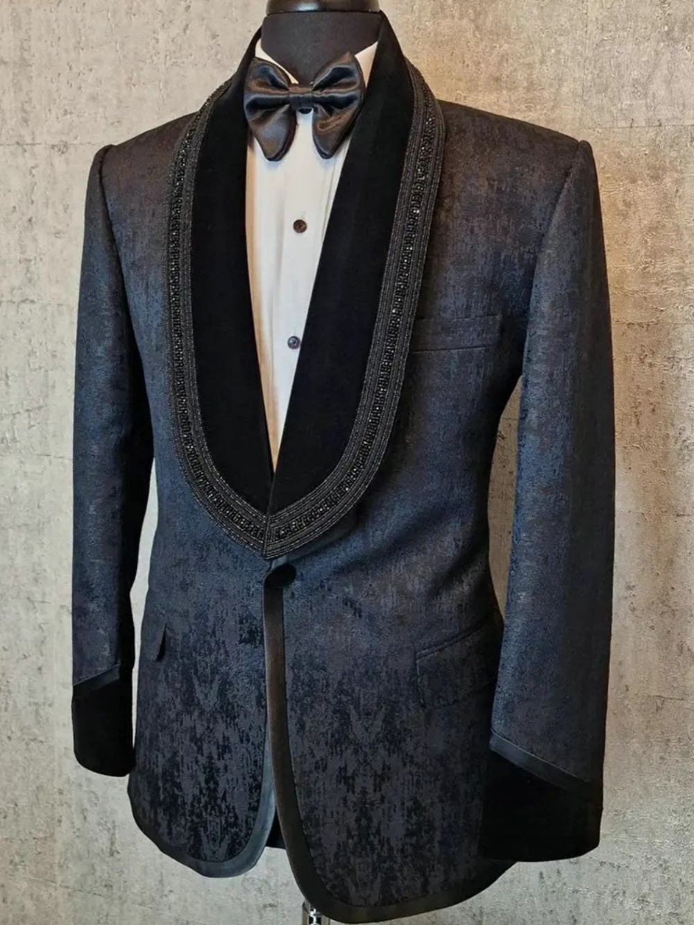 Exquisite Beaded Wedding Tuxedos Black 2 Pieces Jacket Pants Shawl Lapel Men Suits Handsome Jacquard Groom Blazers Customized