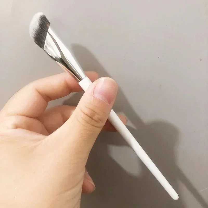Makeup Concealer Brush for Under Eye Cream Corrector Blending Liquid Foundation Nose Contour Professional Wholesale XJ2500716