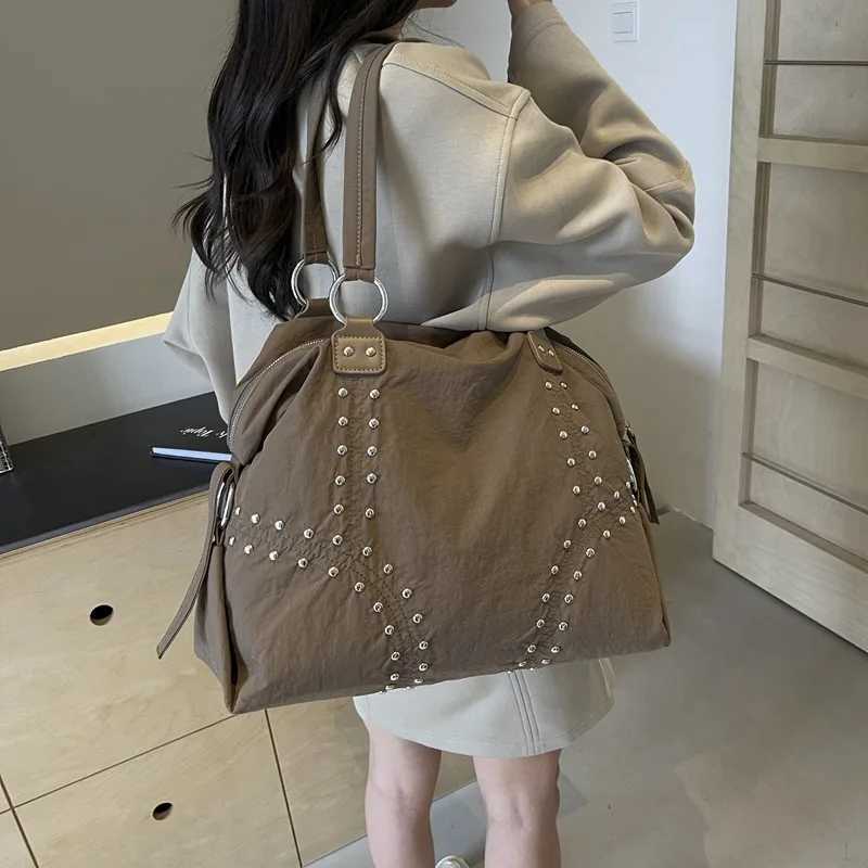 2025 Autumn Popular Soft Cloth Shoulder Bag able Large Capacity Tote Bag Casual Versatile Commuting Underarm Bag