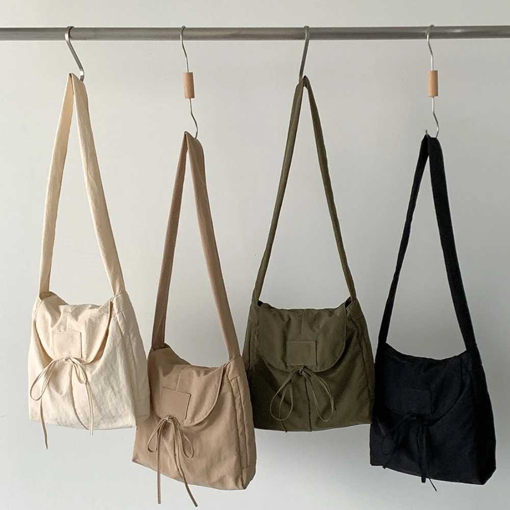 Vintage Flap Nylon Bow Crossbody Bag Large Autumn New Student Commuter Shoulder Bag Winter Solid Colour Simple Messenger Bag