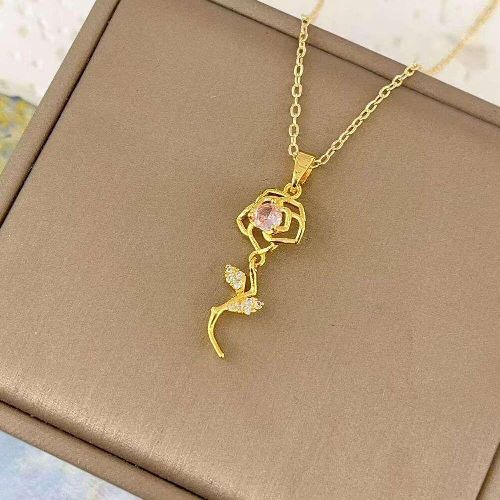 French Style Gentle Rose Flower Necklace For Women Titanium Steel Non-Fading Collarbone Chain Sweet Light Niche Design Jewelry Accessories 07F