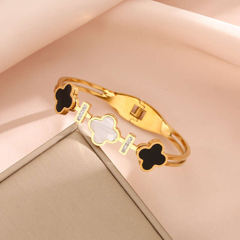 Luxury Jewelry Designer Bracelet For Women Lucky Four-Leaf Clover Chain Micro Set Zircon Charm High end Versatile Diamond Bracelet Gold Rose Gold Silv