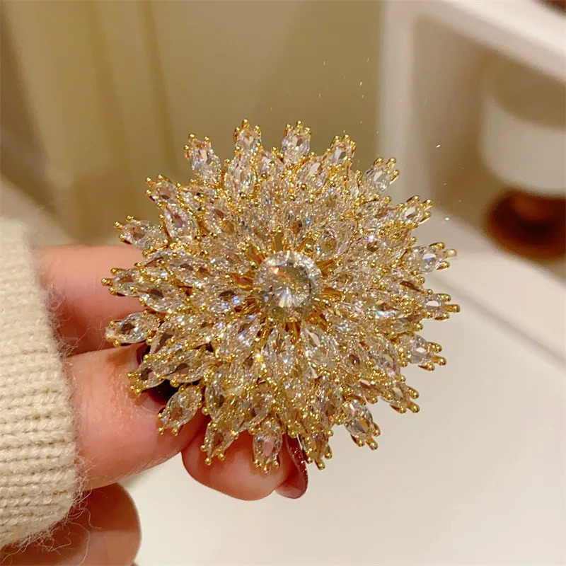 Brooches For Women Big Flower Gold Color White Zirconia Fashion Jewelry Elegant Gown Clothes Pin Accessories Party Gift 250712