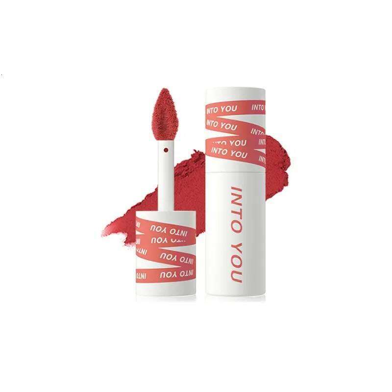 INTO YOU LIP D The Female Protagonist's Lips Cheeks Are Dual pose Misted Face Mouth And Red Lip Beauty Cosmetics