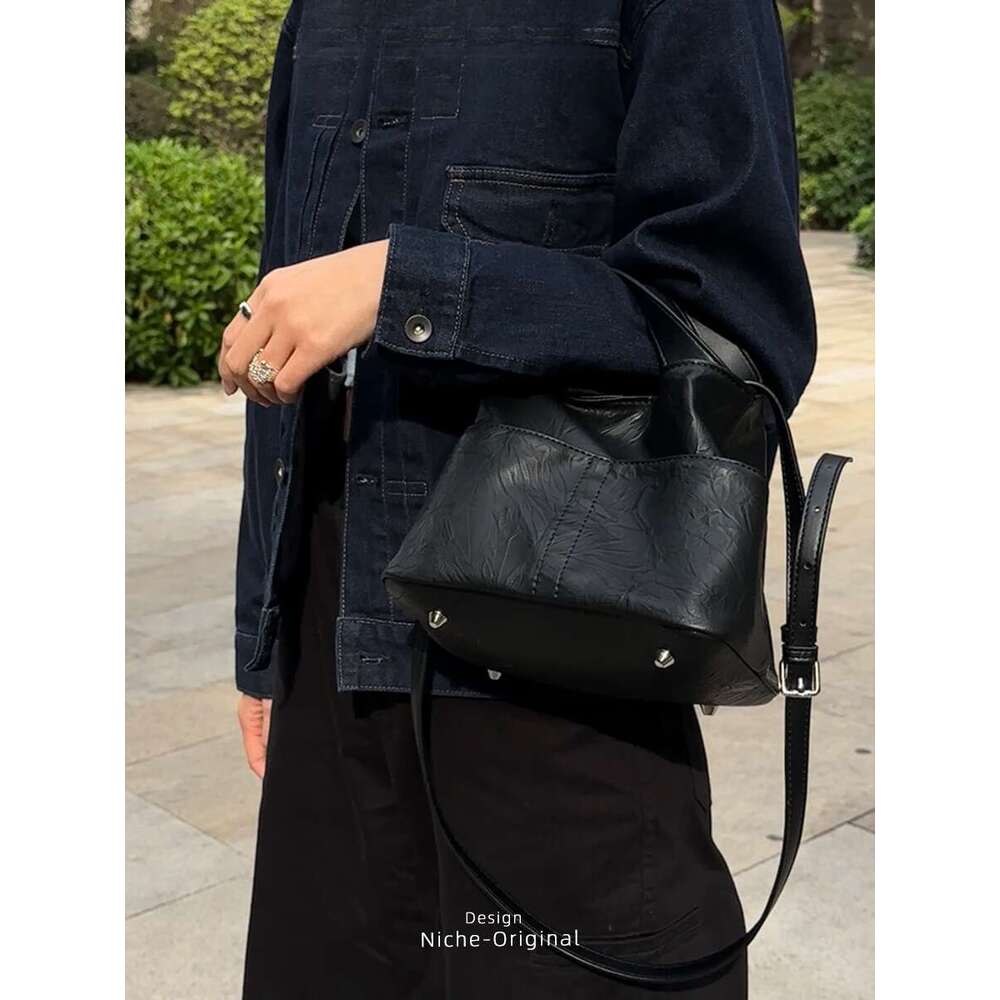Elegant Womens Leather Backpack/Shoulder/Cross Body Purse: Trendy Accessory Made from Durable Material