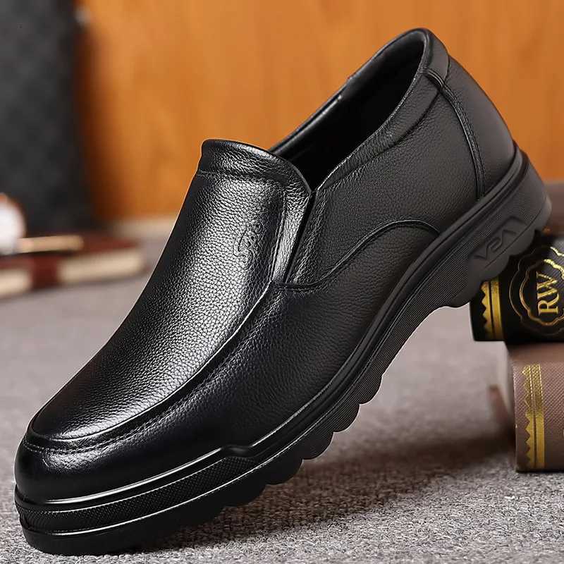 Shoes for Men Handmade Genuine Leather Casual Soft Rubber Loafers Business Dress Spring Autumn Luxury Slip-On Soft Driving Shoe Y250715