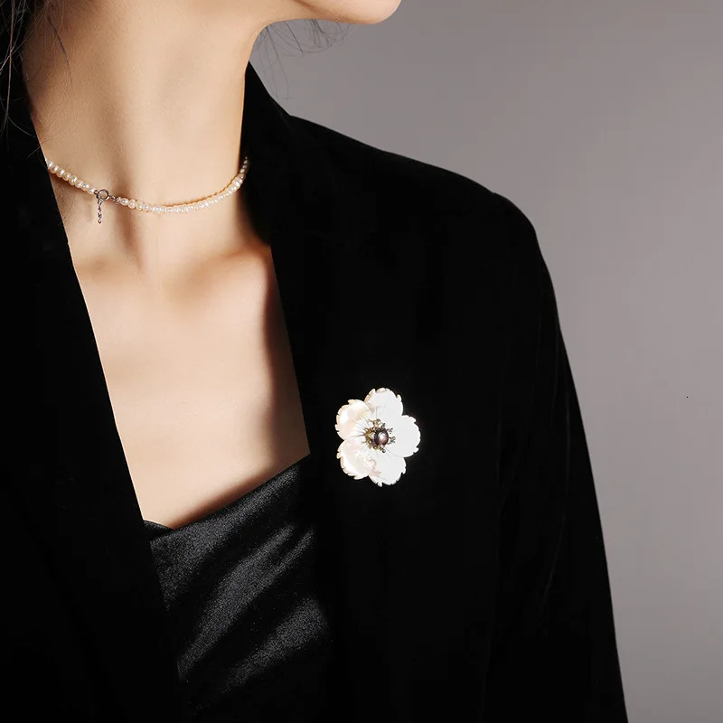 Classic Versatile Natural Shell Rose Brooch Mother Shell Flower Brooch Accessories Wholesale 250712