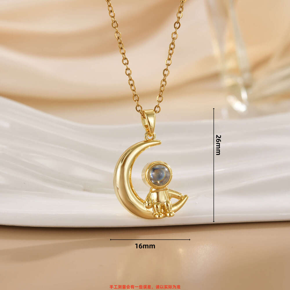 New Projection Astronaut Necklace For Women, Light , Niche, Versatile, High-End Feel, Non-Fading Collarbone Chain 823