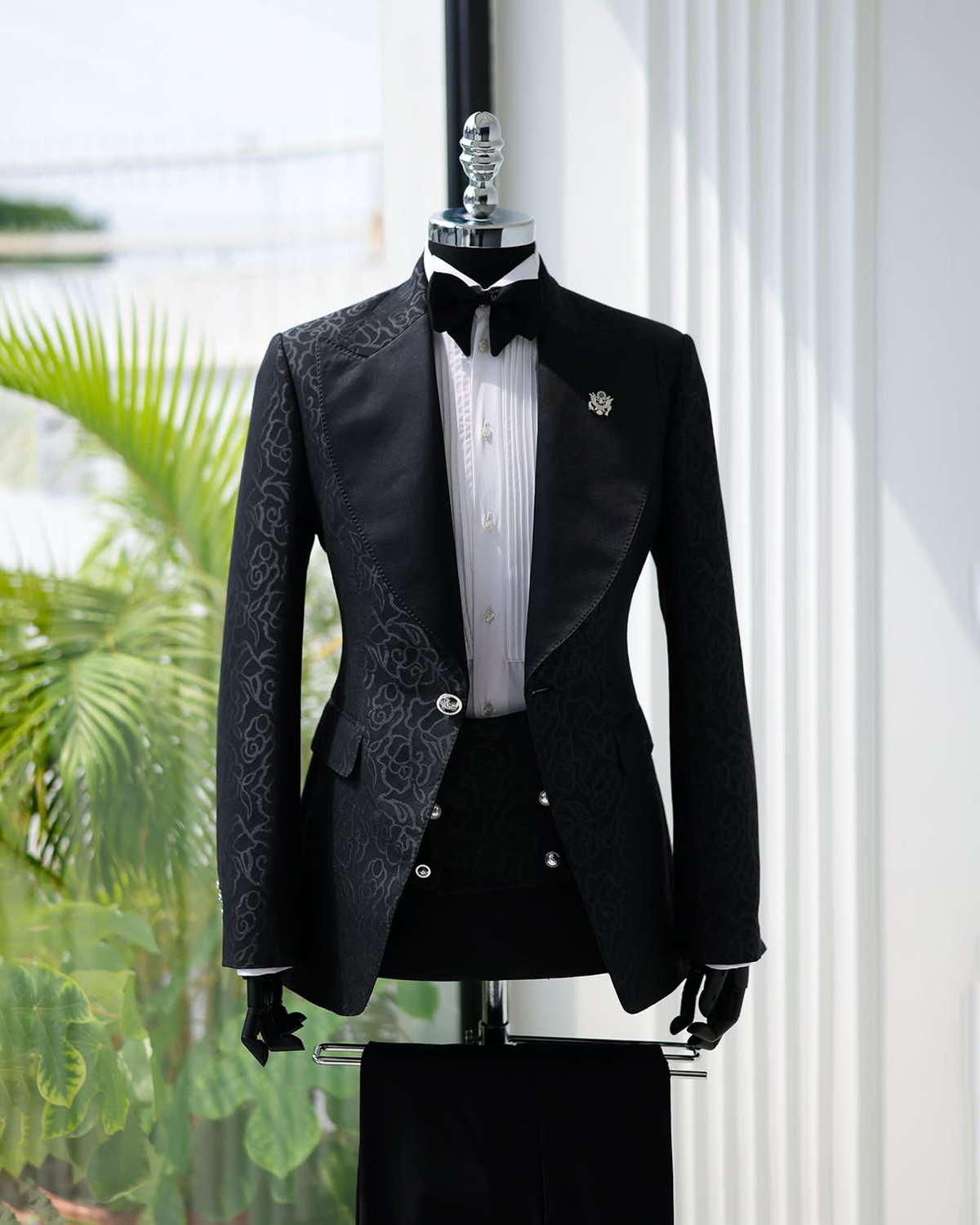 Handsome Men Suits Tailor-Made 2 Pieces Peaked Lapel Jacket Jacquard Blazer One Button Groom Evening Prom Party Customized Coat Pants Plus Size