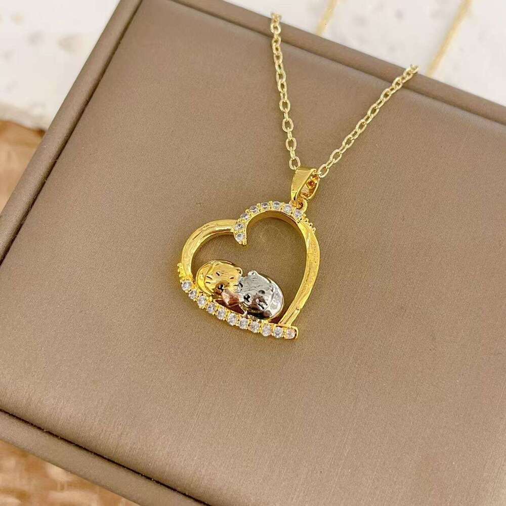 New Fresh And Sweet Cute Heart-Shaped Squirrel Hing Pendant Necklace With Unique Design C7e