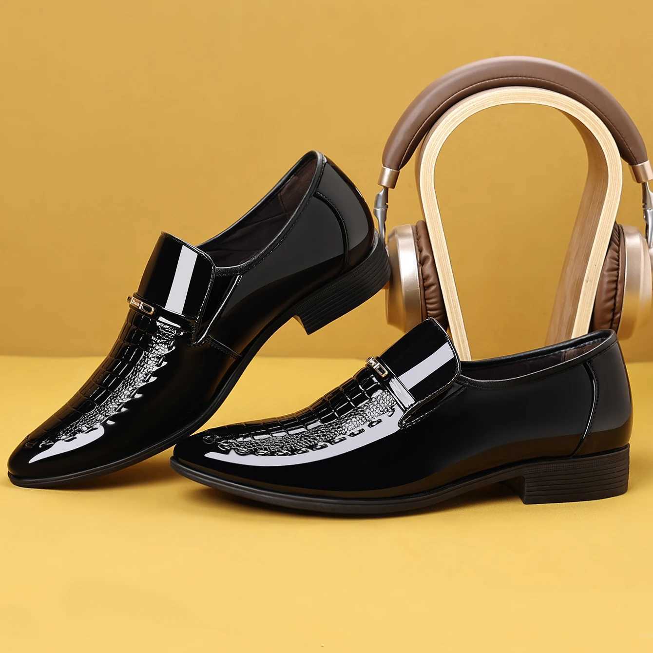 Mens Dress Shoes Elegant Animal Texture Wedding Office Party Summer Slip-On Commuting Classic Mens Formal Shoes Y250715