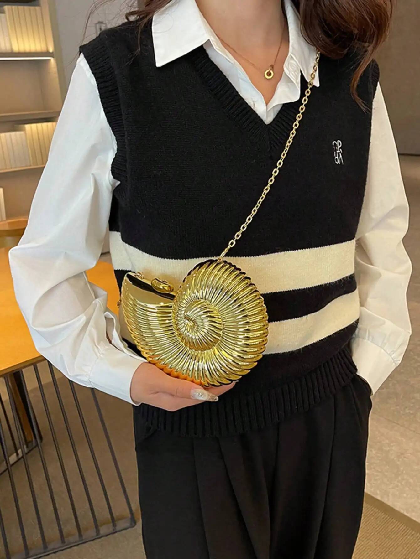 Conch Niche Design, Creativeacrylic Chain Bag, Women's Bag,Personalized Casual, Shoulder Bag,Snail Shape,Versatilecrossbody Bag.