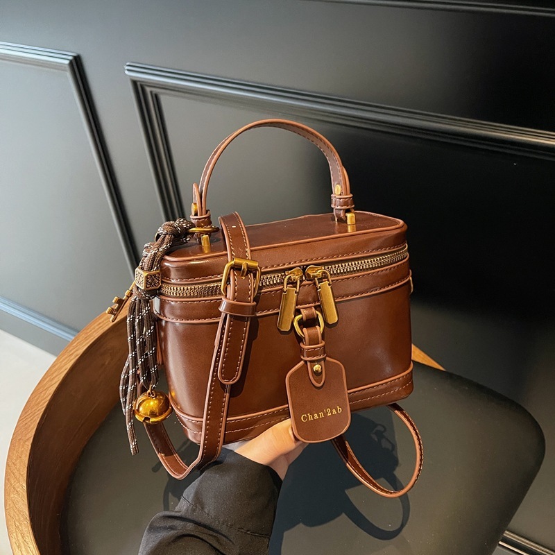 Designer New 2025 High-End Small Square Niche Design Shoulder Four Seasons Trendy Commuting Versatile Box Light Luxury Women's Bag