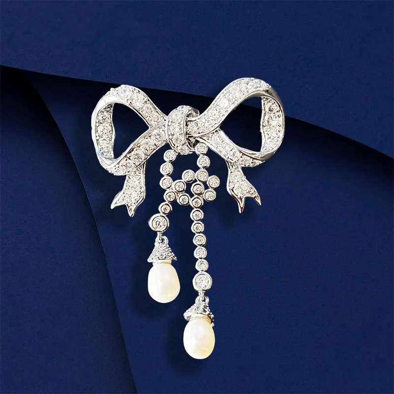 Fresh and Elegant Zircon Bow Brooch Freshwater Pearl Fringed Niche Autumn and Winter Sweater Accessories Womens Corsage 250712