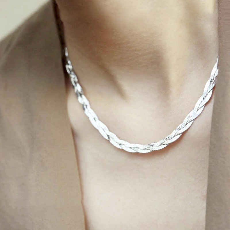 Stylish Newly launched Glittering Braided Serpentine Chain Copper plated Necklace Fashionable and Simple with High grade Three layer Clavicle Chain Un