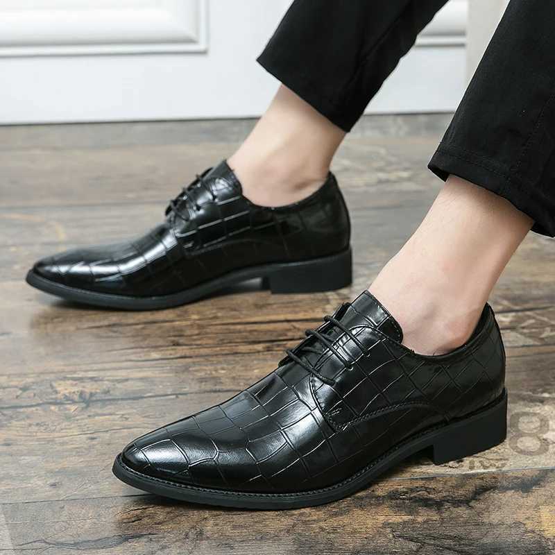 Britain Retro Men Pointed Green Black Flats Business Lace Up Oxford Leather Shoes Casual Loafers Formal Dress Footwear Y250715