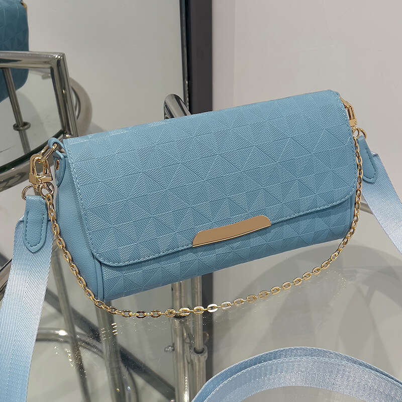 Crossbody 2024 Embossed Fashion Chain Shoulder Simple Flap Magnetic Buckle Underarm Small Women's Bag