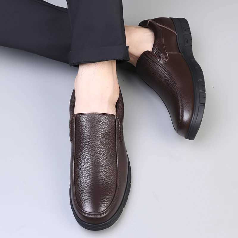 igh Quality Leather Men Casual Shoes Italian Luxury Brand Mens Loafers Breathable Formal Mens Dress Shoes Slip-on Driving Shoes W250716