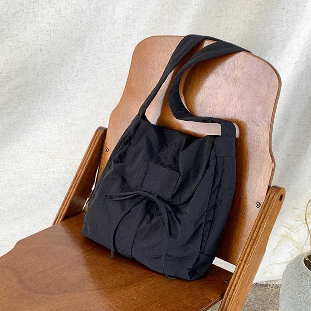 Vintage Flap Nylon Bow Crossbody Bag Large Autumn New Student Commuter Shoulder Bag Winter Solid Colour Simple Messenger Bag