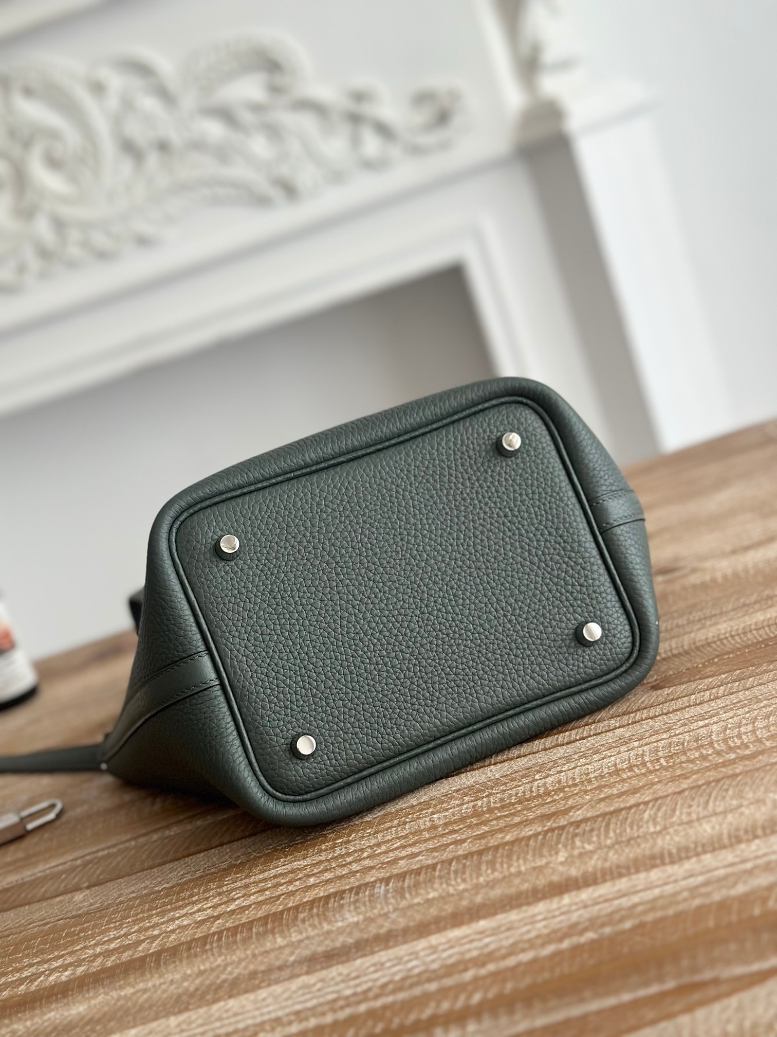 Retro high-quality designer crossbody bag for women, handbag, commuting bag, handmade bucket bag, classic and fashionable genuine leather bag