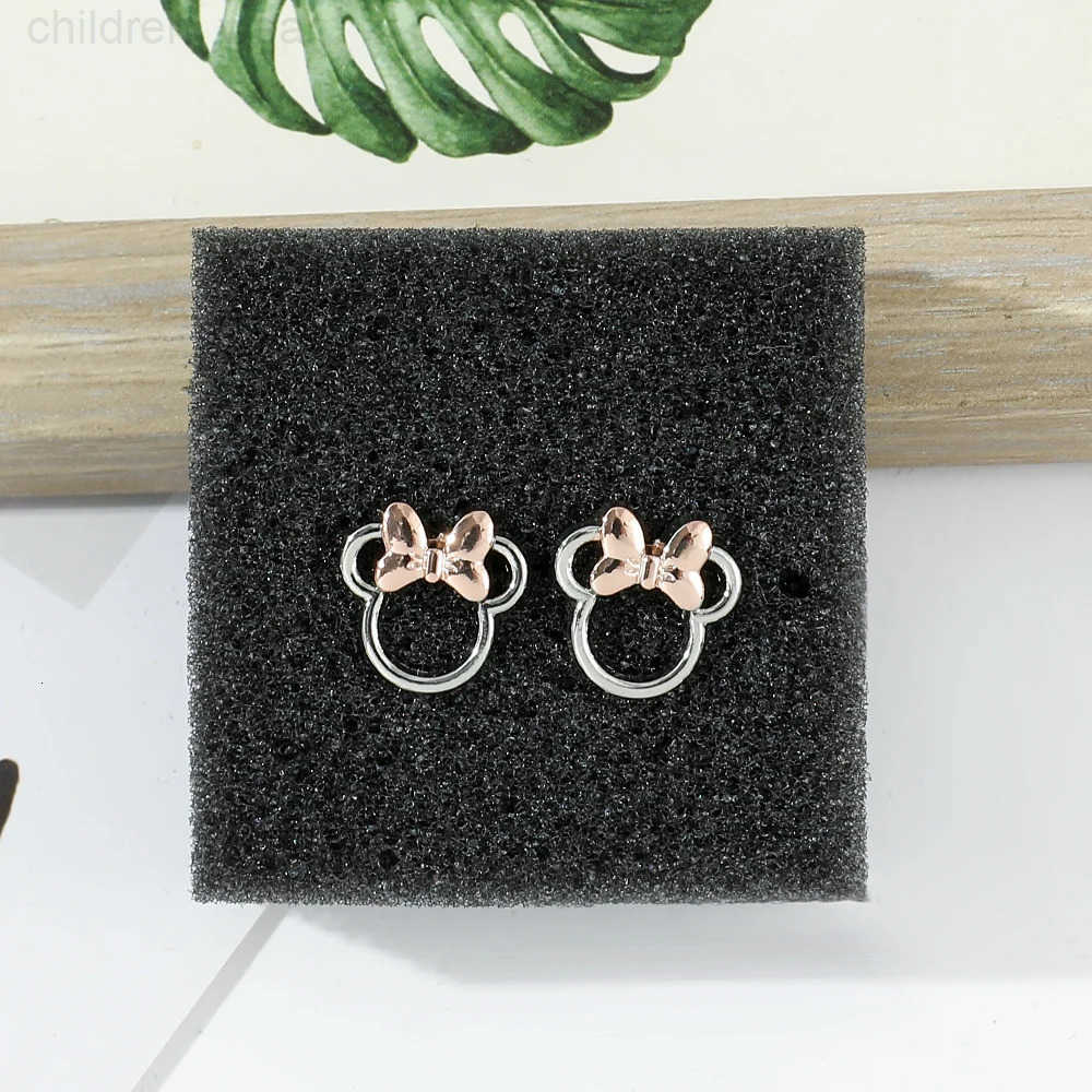 Disney Classic Cartoon Figure Minnie Mouse Fashion Simple Earrings Sweet Cute Small Fresh Ear Studs Jewelry Gifts for Girls W20250716