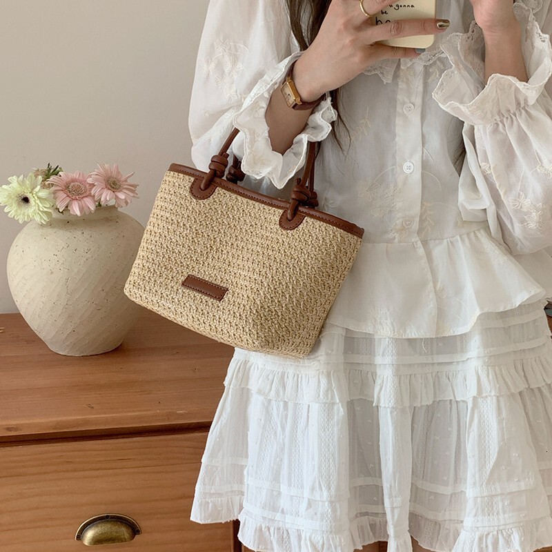 Designer 2025 Summer New Korean Style Straw Basket Crossbody Fashion Simple Bucket Women's Light Luxury Bag