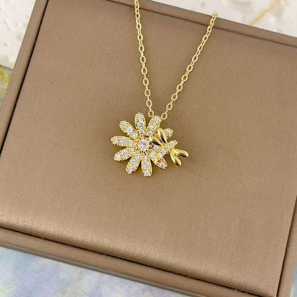 Niche Design Micro Inlaid Suower Bee Flower Necklace For Women Simple Fashion Ins Trend Internet Celebrity Style 5E4