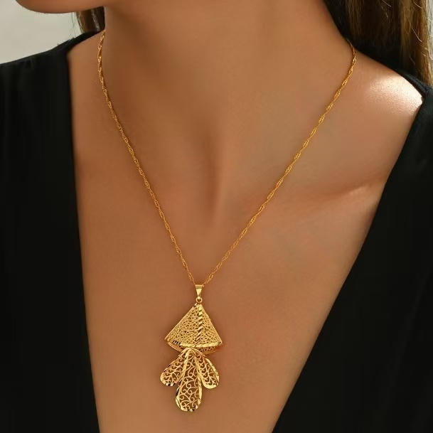 Newly Launched Stylish and Versatile Traveling Arabic Style Lady Necklace with Individual Bride Accents