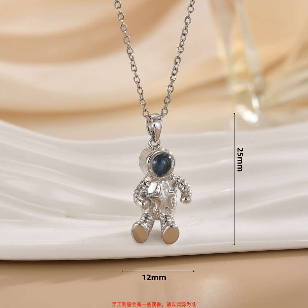 New Astronaut Pendant Necklace For Women Hip Hop Personality Collarbone Chain 2C3