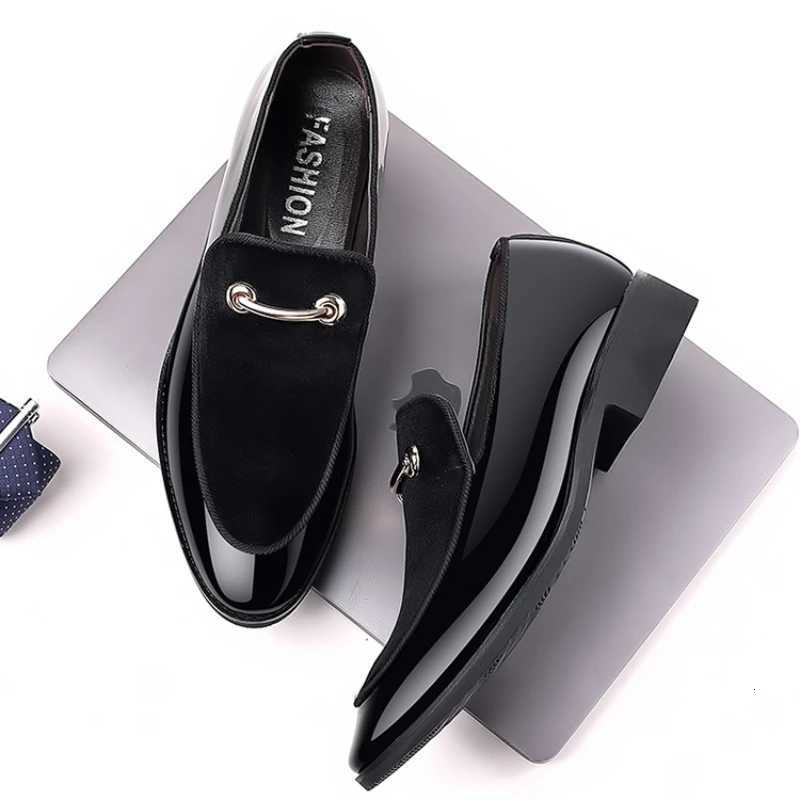 Mens Party Shoes Black Luxury Mens Formal Leather Shoes Slip on Patent Leather Business Casual Shoes Loafers Large Size Shoes Y250715