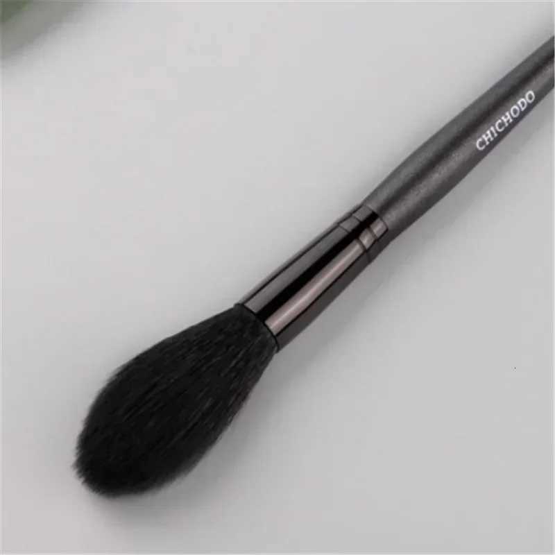 Long Handle Professional Makeup Brushes Powder Brush Face Makeup Highlighter Blush Blending Brush Concealer Beauty Tools XJ2500716