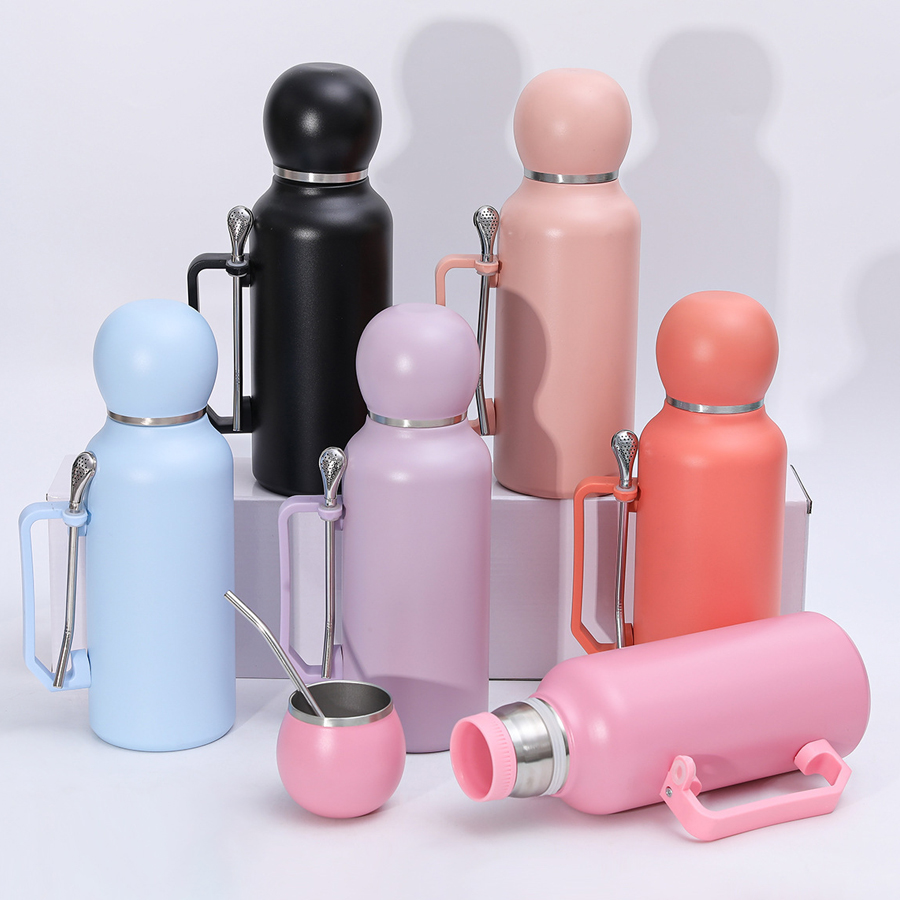 2025 New Design Football Cups 304 Stainless Steel Insulated with Handle Portable Car Outdoor With Soup Spoon Large-Capacity Travel Thermos Water Cup W