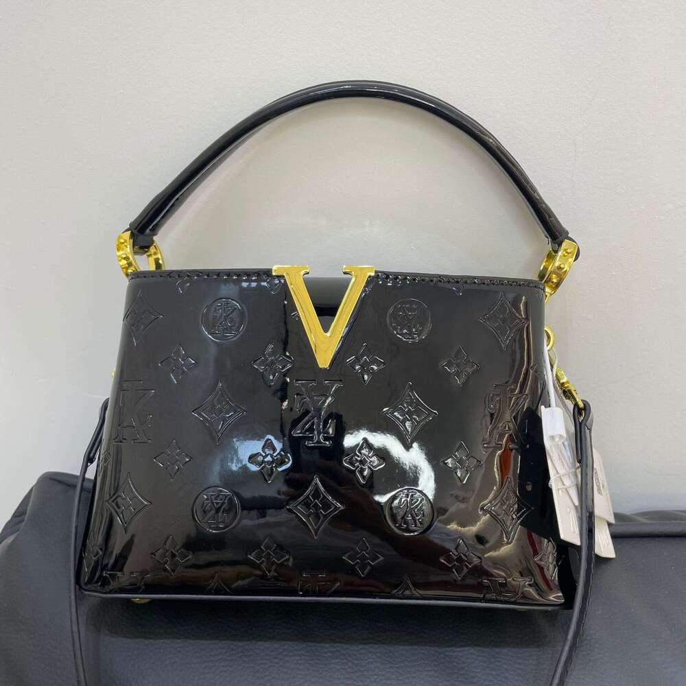 Fashion Patent Leather Handheld Bucket Bag 2025 New Fashion Single Shoulder Crossbody Commuter Versatile Niche Brand Elegant Women