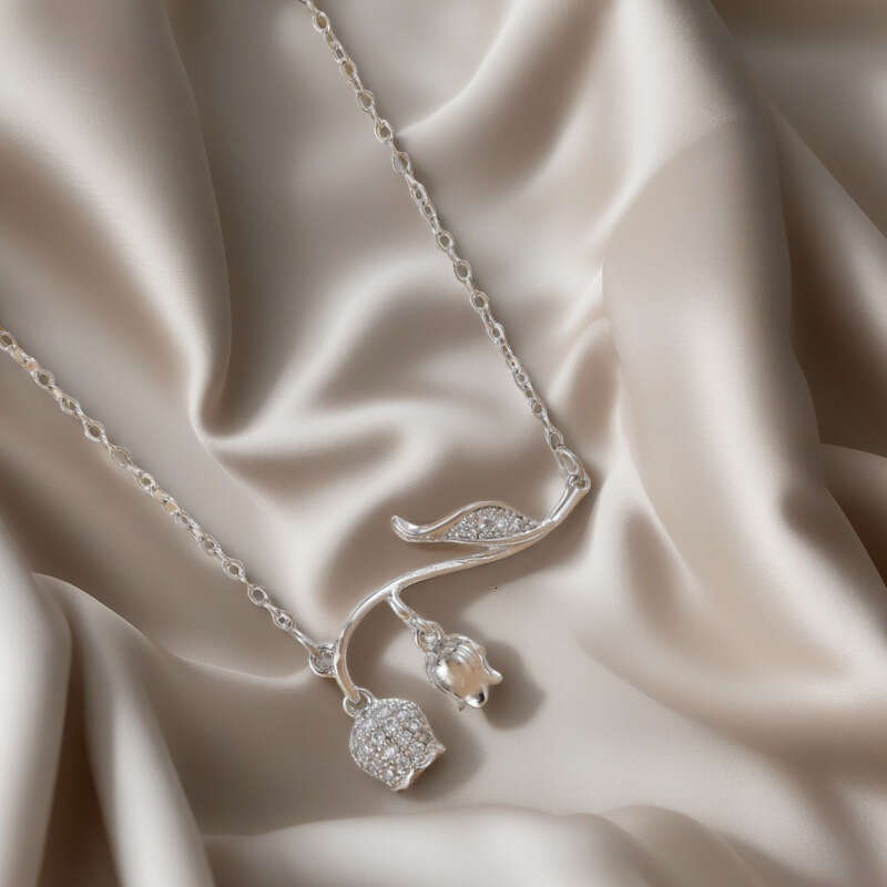 Fashion Titanium Steel Necklace For Women Elegant High-End Flower Pendant Irregular Versatile Collarbone Chain Jewelry B0c