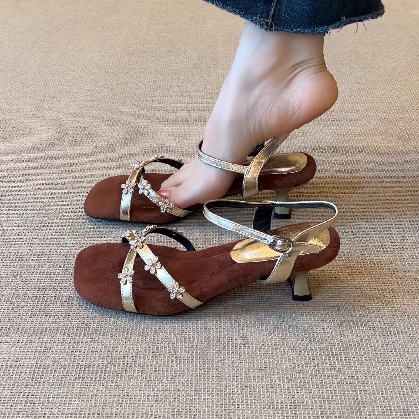 Designer sandals French Style Stunning Small Sandals for Women Summer Outdoor Wear Comfortable Thick Heel Soft Sole Non-Tiring High Heels 2025 New Wom