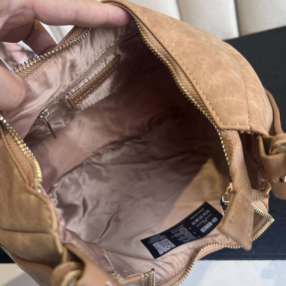 Elegant Suede Purse with Detachable Strap for Versatile Wear