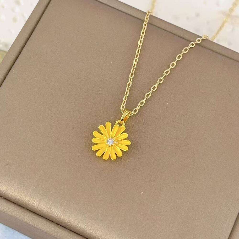 Summer Fresh Oil Drop Yellow Flower Light Necklace For Women Fashionable Versatile Titanium Steel Non-Fading Collarbone Chain Be7