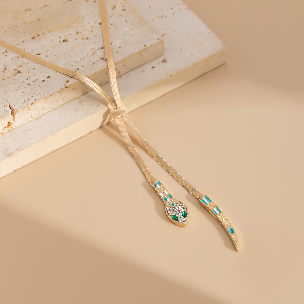 European and American Ornaments Unisex New Snake Head and Tail Serpentine Chain with Individual Alloy Necklace Ornament