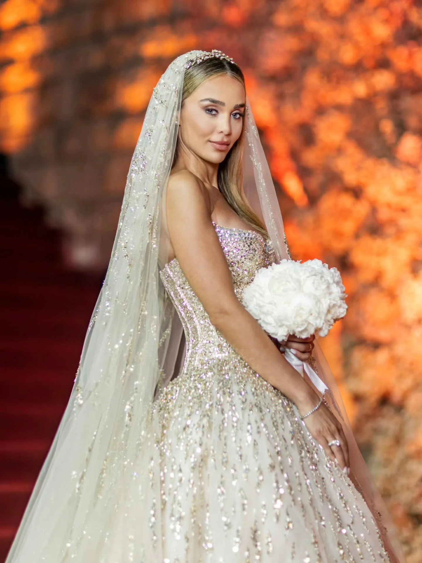 Sexy Strapless Beading A Line Wedding Dress Elegant Sleeveless Sequined Crystal Bridal Dress Customized vestidos de novia