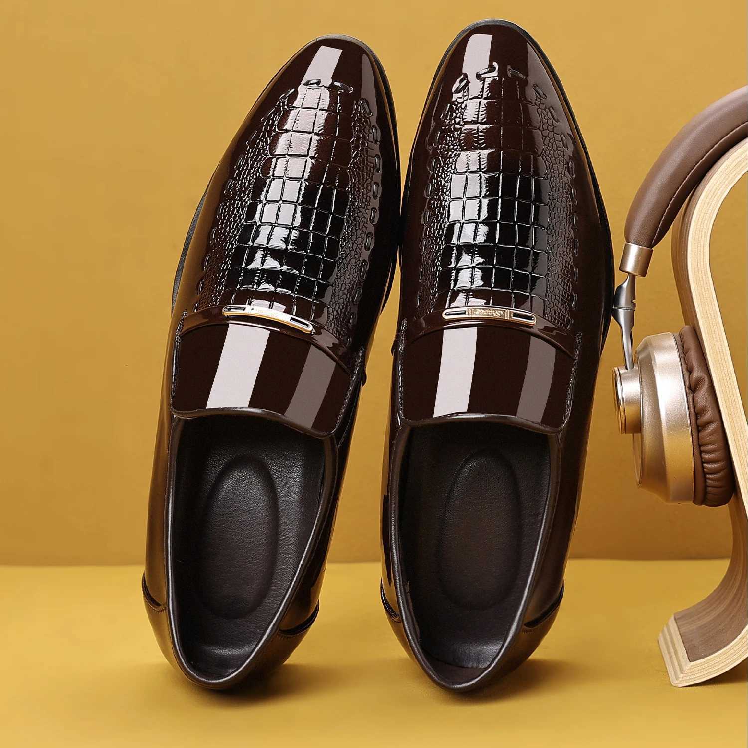 Mens Dress Shoes Elegant Animal Texture Wedding Office Party Summer Slip-On Commuting Classic Mens Formal Shoes Y250715