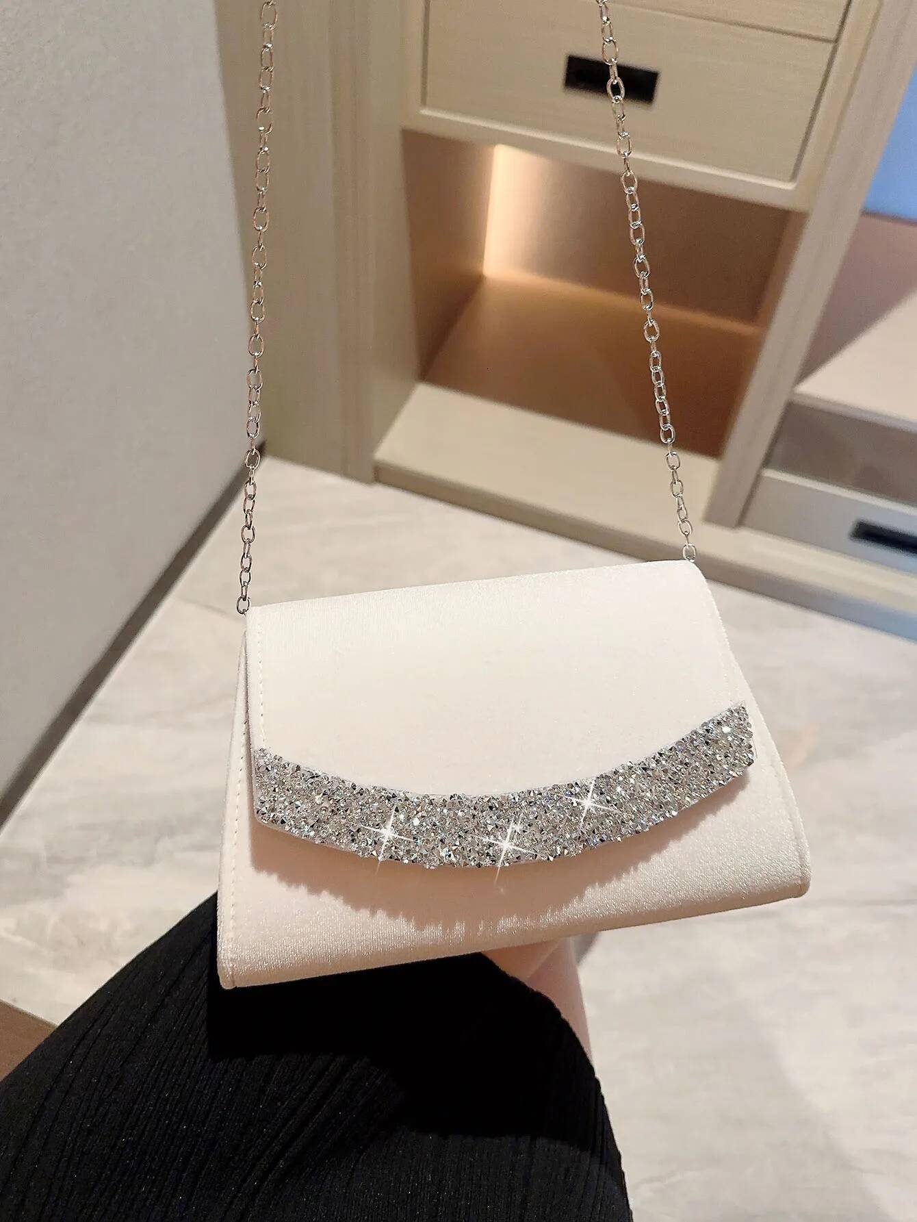 A Shiny Rhinestone Veet Dress Hand Evening Romantic White Wedding Banquet Bridal Chain Formal Party Prom Envelope Bag