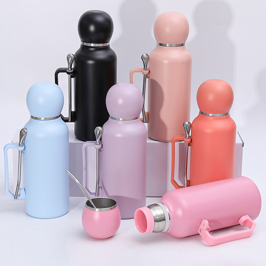 2025 New Design Football Cups 304 Stainless Steel Insulated with Handle Portable Car Outdoor With Soup Spoon Large-Capacity Travel Thermos Water Cup W