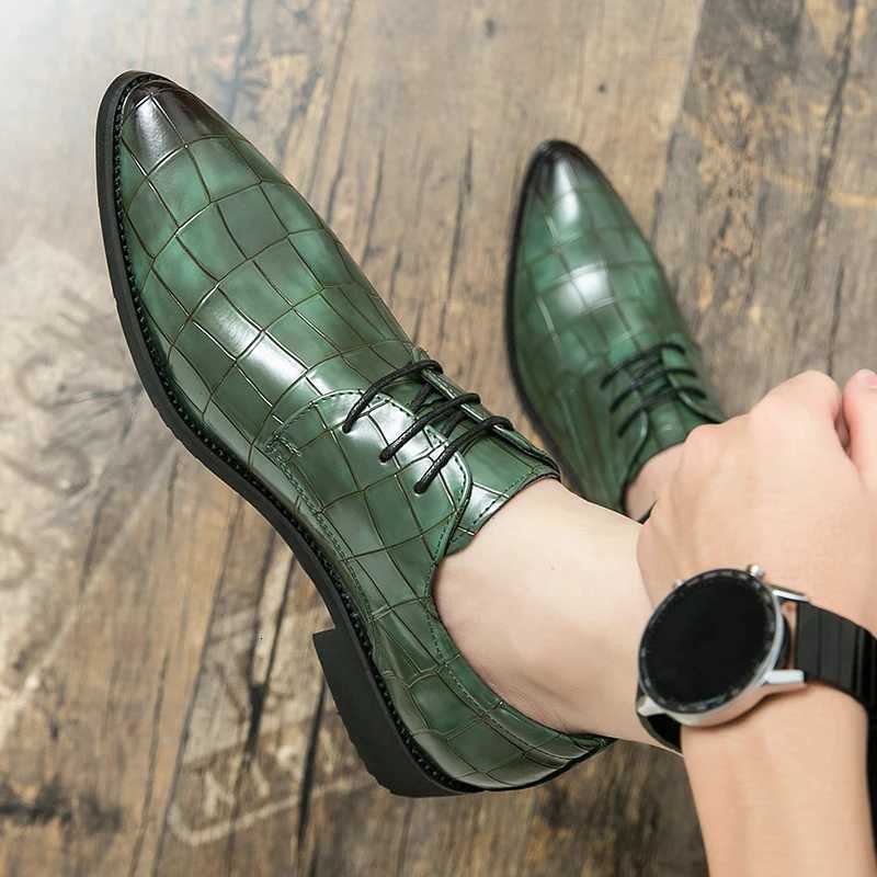 Britain Retro Men Pointed Green Black Flats Business Lace Up Oxford Leather Shoes Casual Loafers Formal Dress Footwear Y250715