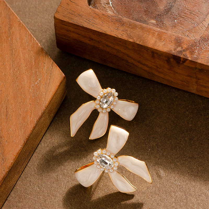 French Gentle Temperament Style Oil Drop Dia-Studded Bowknot Earrings for Women, Unique Personality Design Sier Needle Ear Jewelry