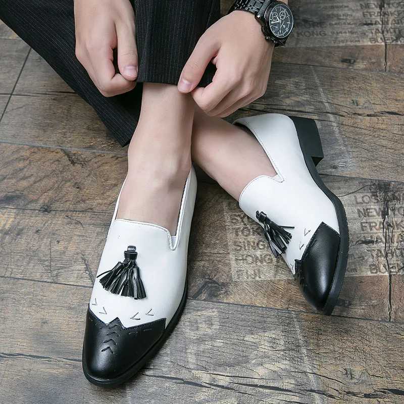 Retro Men Black White Patchwork Tassels Patent Leather Brogue Formal Dress Pointed Business Oxford Shoes for Wedding Prom Footwear Y250715