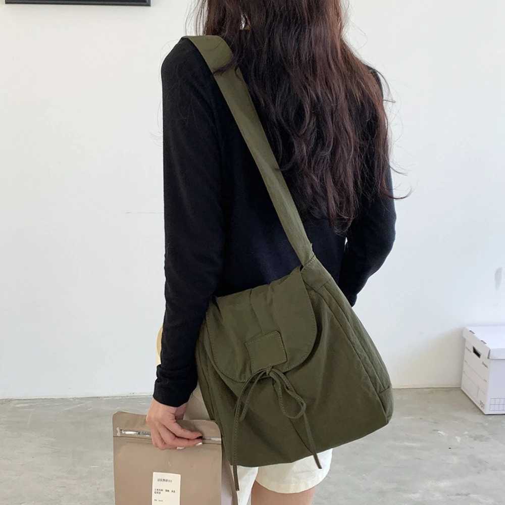 Vintage Flap Nylon Bow Crossbody Bag Large Autumn New Student Commuter Shoulder Bag Winter Solid Colour Simple Messenger Bag